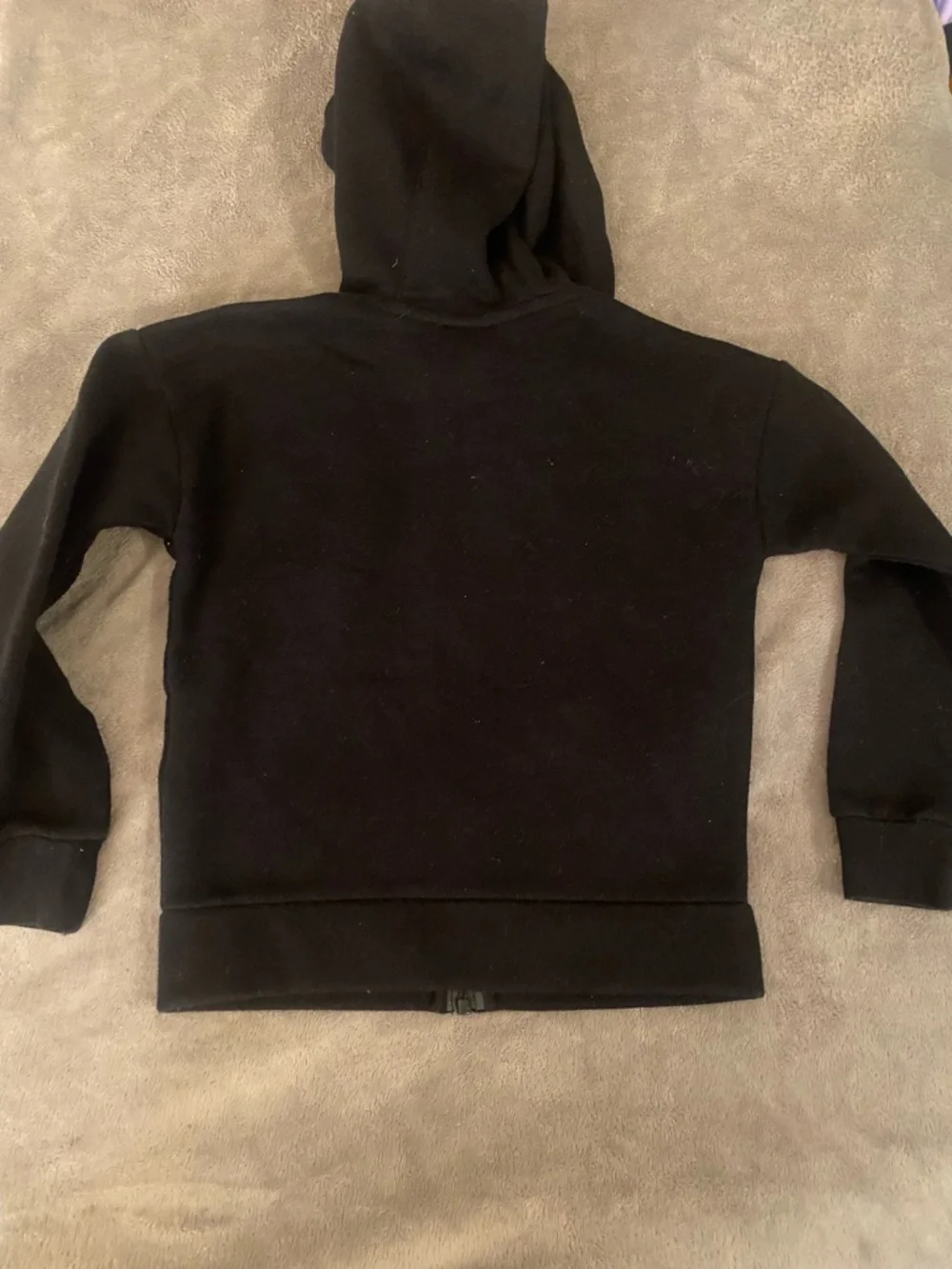Nike Girls Active Set - Black Hoodie, Gray Top & Heathered pants - Picture 4 of 9